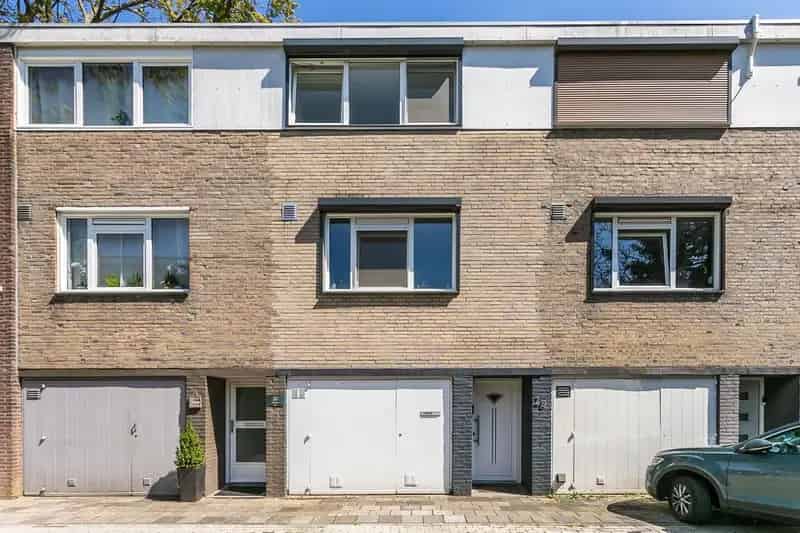 Tussenwoning Brunssum: Moderne Keuken 3 4 slaapkamers tuin garage