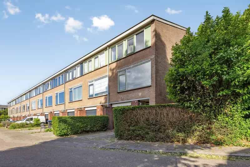 Hoekwoning Zuurland 3 slaapkamers diepe tuin garage airco
