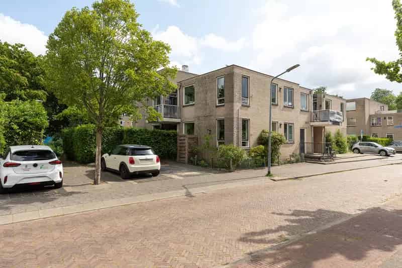 Appartement te koop Hilversum: Lichtrijk 3-kamer appartement met tuin