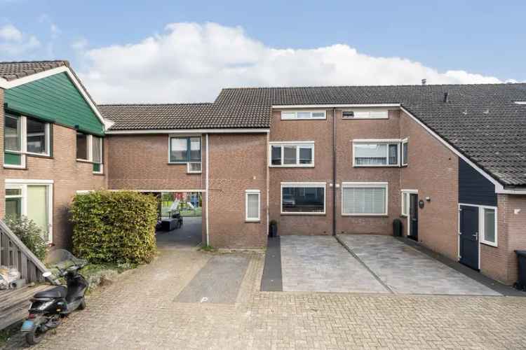 Te Koop: Ruime Hoekwoning Sterrenburg III 5 Slaapkamers Zonnepanelen