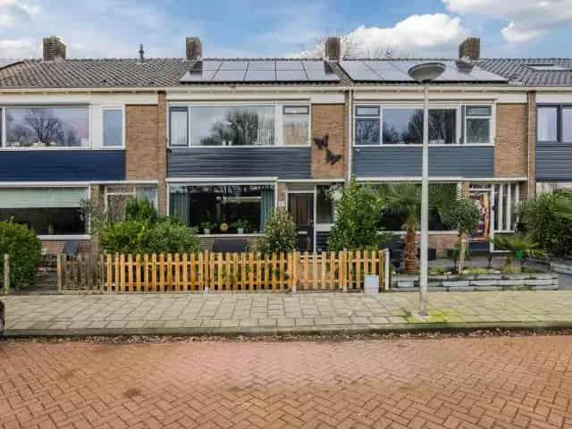 Familiehuis Spijkenisse 4 slaapkamers 10 zonnepanelen