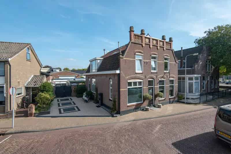 Rijnsburg Centrum: Luxe Vrijstaande Woning met Atelier en Gastenverblijf