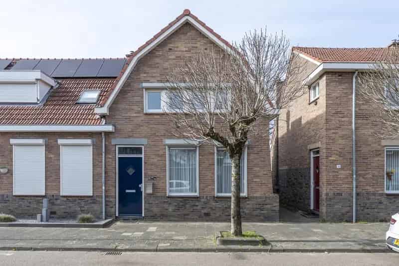 Hoekwoning met Leefkeuken en Tuinhuis te Koop