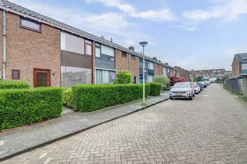 Eengezinswoning Spijkenisse Nabij Scholen en Winkels