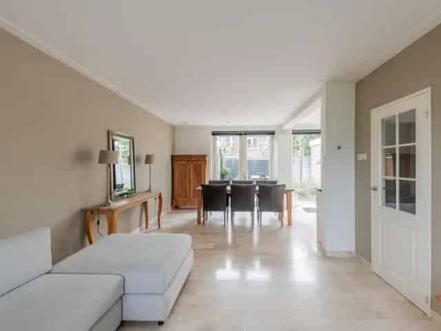 Te Huur: 5 Slaapkamer Familiewoning Baambrugge