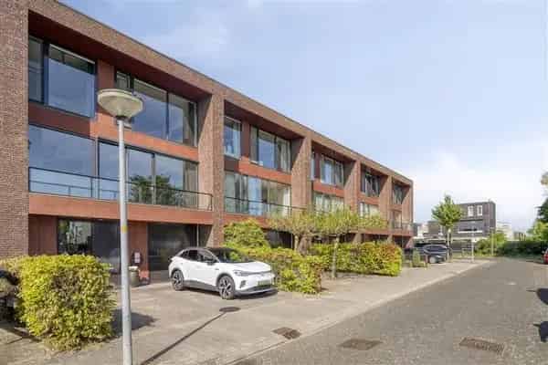 Moderne Familievilla 177m2 Noorderplassen: 4 slaapkamers, luxe badkamer, garage