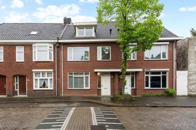 Huis te koop Eindhoven Blaarthem: Ruime woning nabij centrum