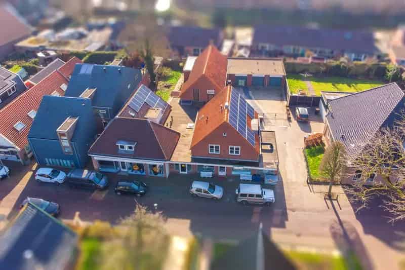 Belegging Hoogwoud: Woon Winkelpand 4 Appartementen 2 Winkelruimten