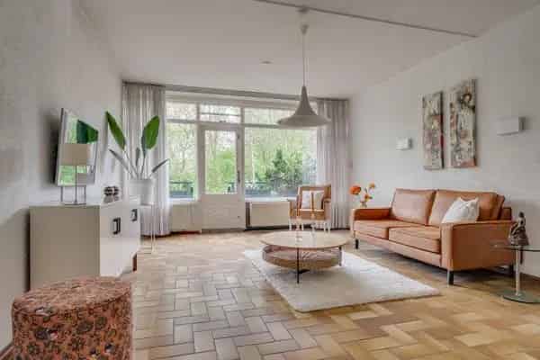 Drive in woning Maarssen 4 slaapkamers 2 badkamers grote tuin