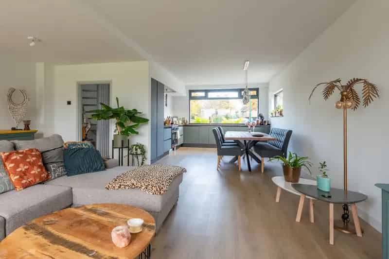 Huis te koop Loenen aan de Vecht: Gemoderniseerde hoekwoning met 4 slaapkamers