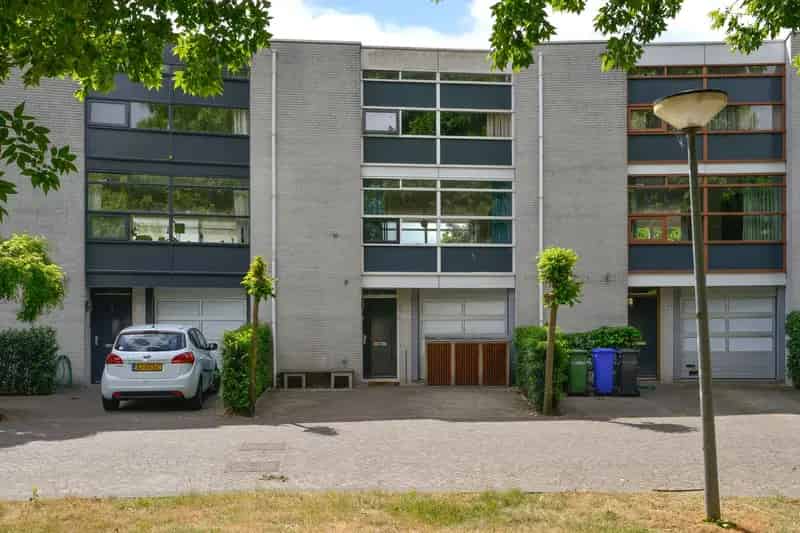 Ruime gezinswoning Henri Dunantpark Huizen