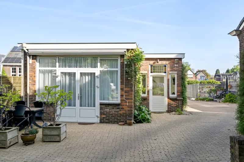 Half vrijstaand woonhuis Renkum 5 slaapkamers ruim bijgebouw