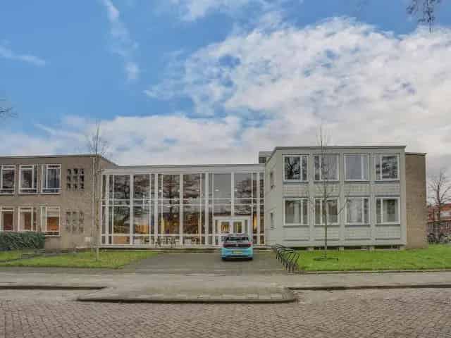 Tweekamerappartement Leiden - voormalig schoolgebouw