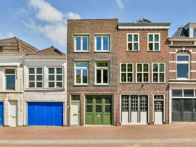 Grachtenpand Gouda 89m2 85m2 begane grond 2 slaapkamers