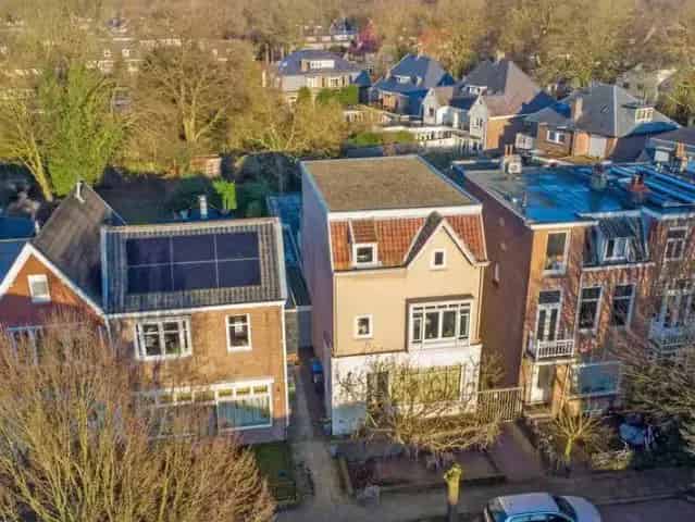 Ruime bovenwoning met dakterras in Arnhem Angerenstein