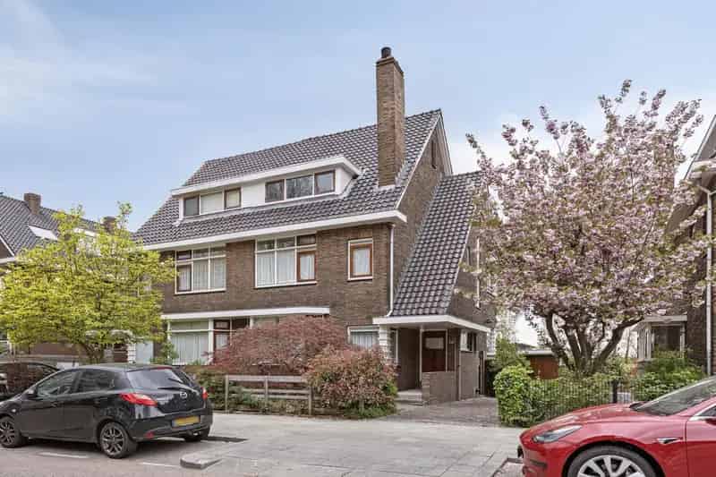 Ruime 2-onder-1-kapwoning Overschie 158m2 Aan het water Garage