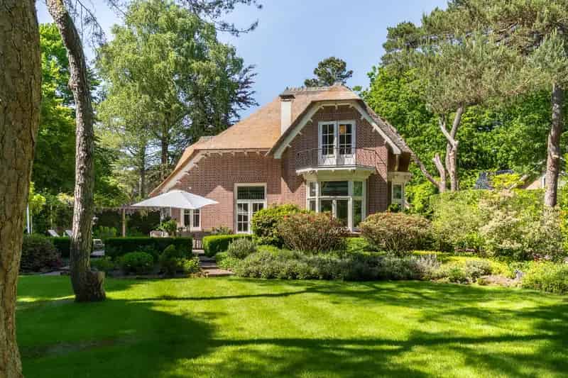Rietgedekte Villa te koop Bosch en Duin