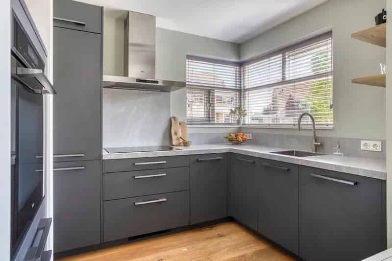 Halfvrijstaande woning Oosterhout 4 slaapkamers grote garage nieuwe keuken