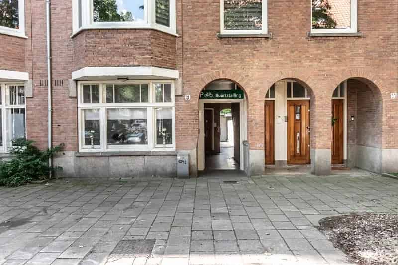 Bedrijfshal Amsterdam: unieke woning met rijwielstalling