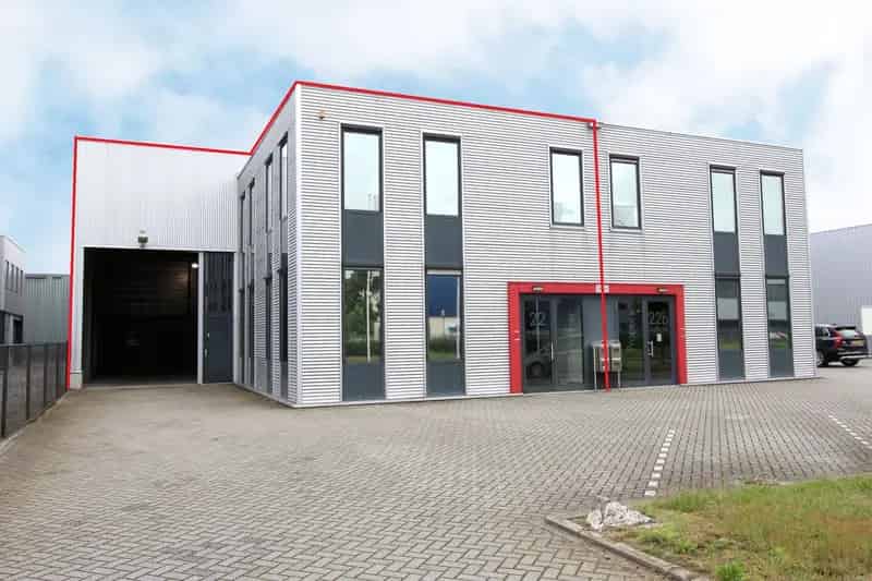 Bedrijfshal te Huur Venray 341m2 Kantoor 140m2