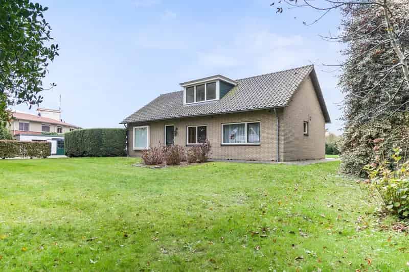 Bungalow Burgh-Haamstede 4935m2 Perceel  3 slaapkamers 2 badkamers