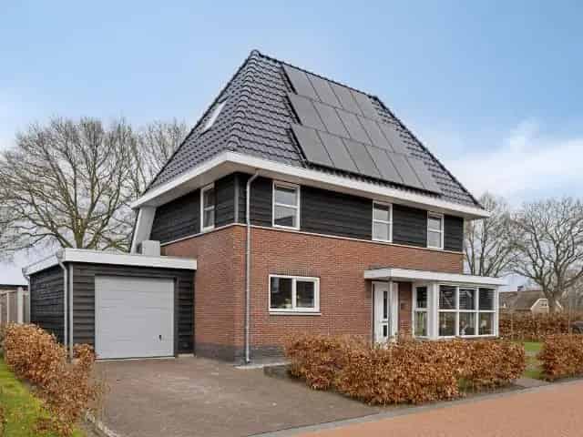 Vrijstaande Villa te Koop Steenwijk 4 slaapkamers Grote Tuin