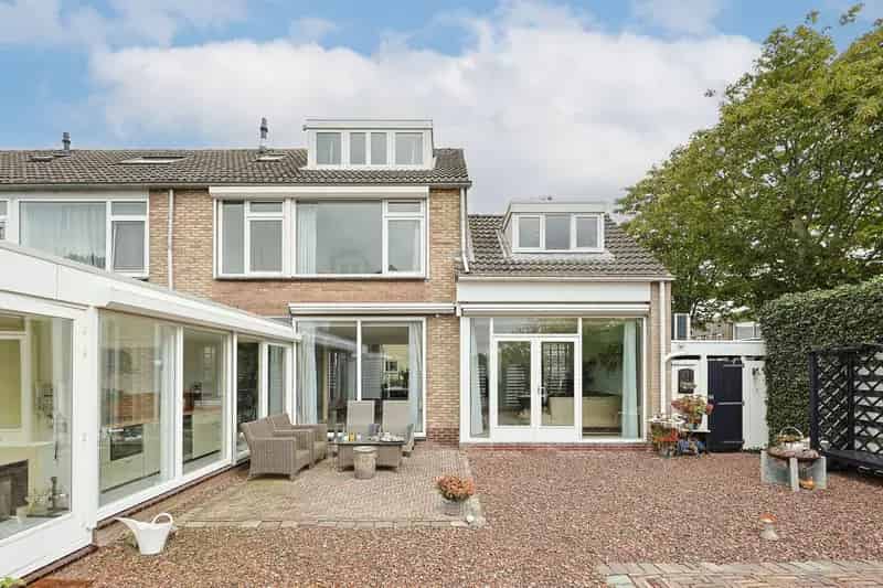 Huis te koop Jisp: Ruime Hoekwoning met 4 slaapkamers en natuur nabij