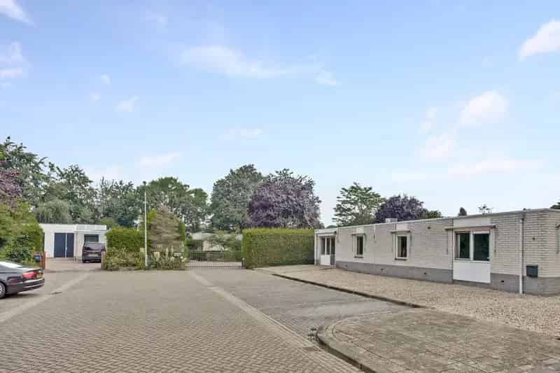 Vrijstaande woning met kantoor 283m² 1020m² perceel uitbreiding mogelijk