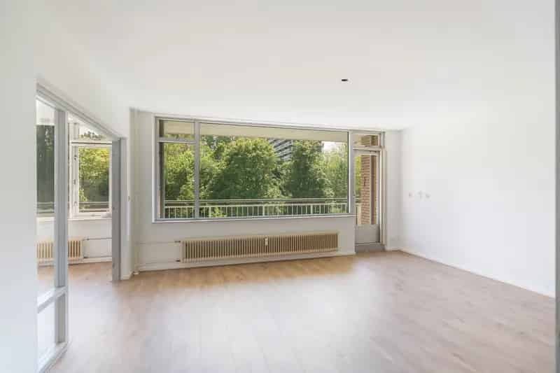 Gelijkvloers Wonen Ommoord: 3-kamer appartement met balkon