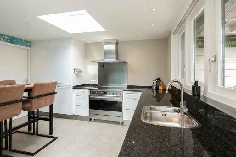 5 Slaapkamers Kinderdijk Ruime 2-onder-1-kapwoning