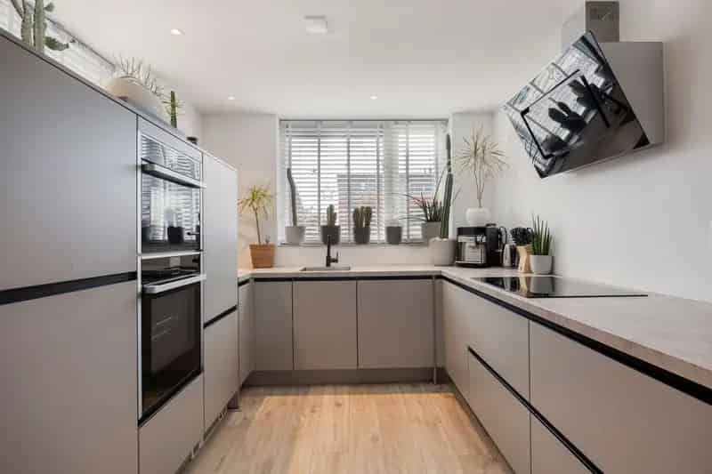 Huis te koop Pijnacker 4 slaapkamers grote tuin zonnepanelen