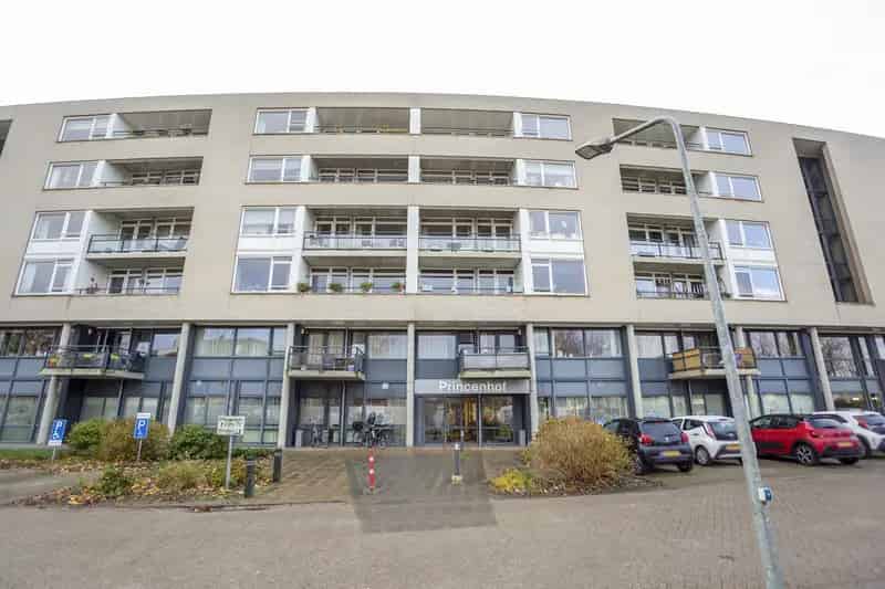 Seniorenplus Hoekappartement Nabij Bushalte en Supermarkt