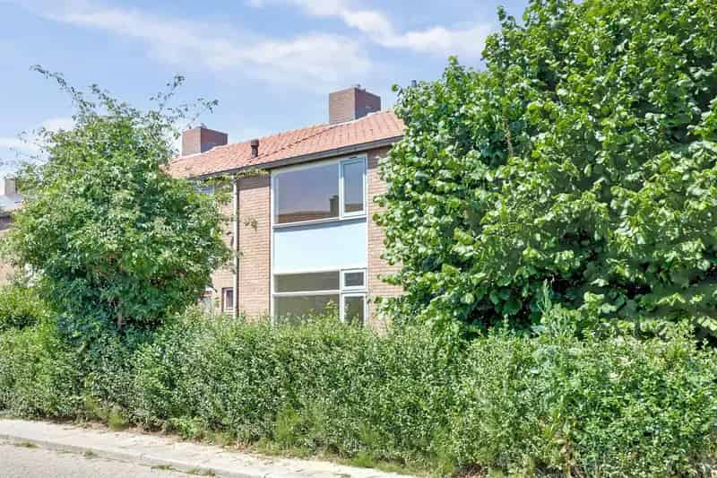 Hoekwoning te koop Leuth Nabij Nijmegen Grote Tuin Modernisering