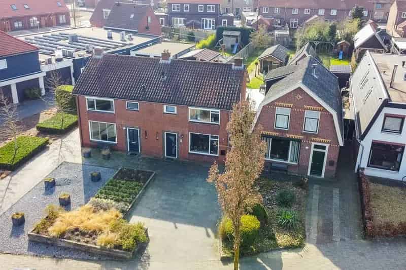 2-onder-1-kapwoning te koop: Ruime uitbouw, moderne keuken, 3 slaapkamers