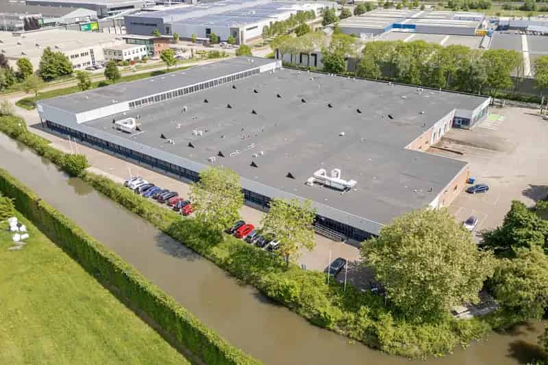 Bedrijfshal Geldermalsen te huur 6814m2 bedrijfsruimte 1500m2 kantoor