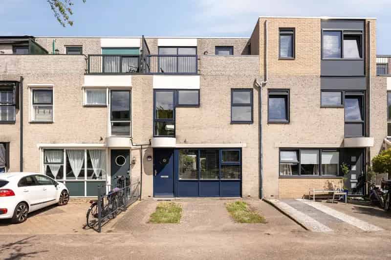 Tussenwoning Delft 4 slaapkamers Tuin Parkeerplaats