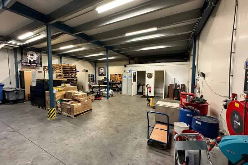 Bedrijfshal Alphen aan den Rijn Hoorn 312 te huur