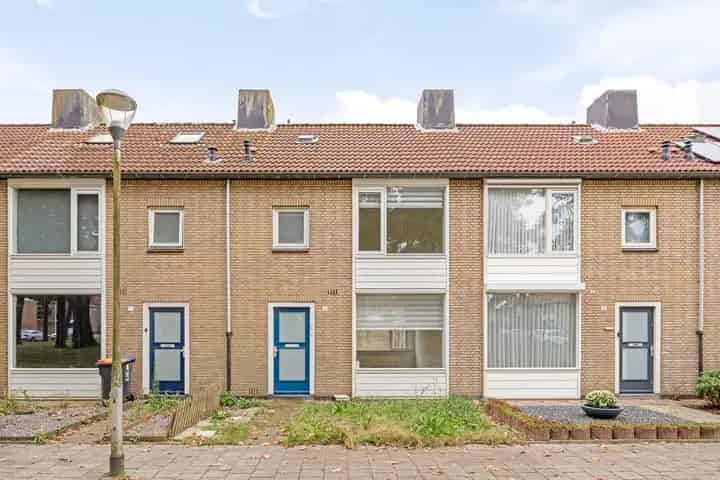 3 Slaapkamers Huis Tilburg Rozemarijnhof Nabij Universiteit