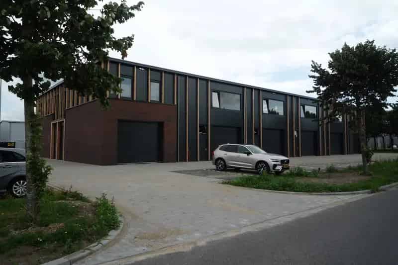 Bedrijfshal te Huur Hoogeveen A37 154m2