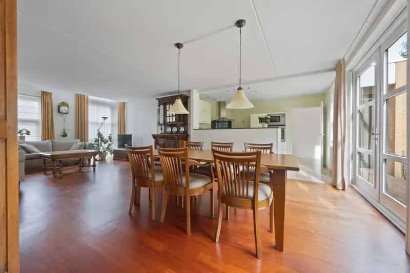 Semibungalow Sint-Michielsgestel:  Gelijkvloers Wonen met Extra Ruimte