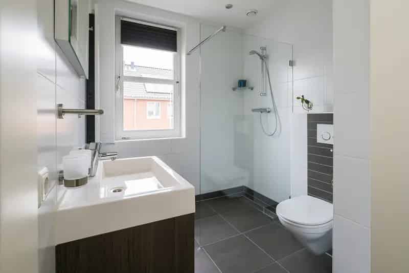 Tussenwoning Tuil Ruime Uitbouw Luxe Keuken 3 slaapkamers Zolderkamer Mogelijk