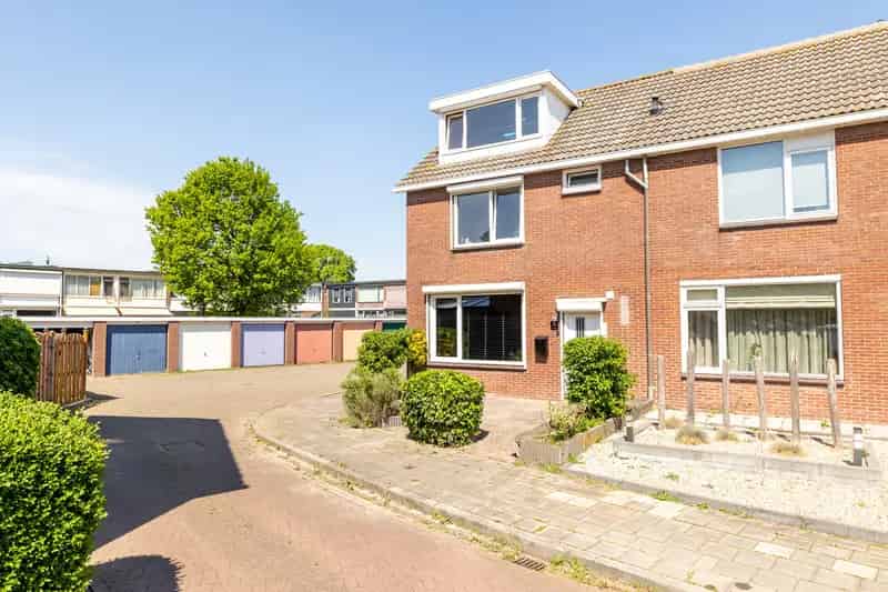 Royale Gemoderniseerde Hoekwoning Oost-Souburg