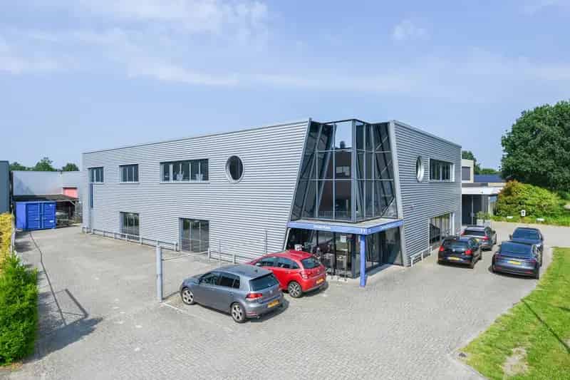 Bedrijfsgebouw te huur Nunspeet 250m² Kantoor Showroom 55m² Bedrijfsruimte
