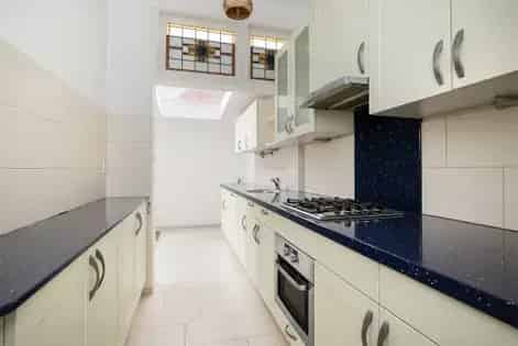 6 kamers huis van 150 m² in Den Haag