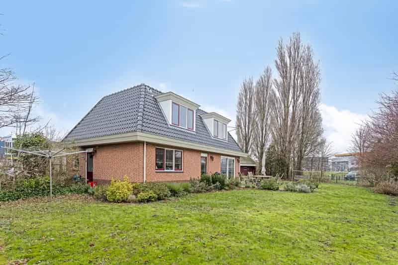 Huis te koop Katwijk: bedrijfswoning met stallen