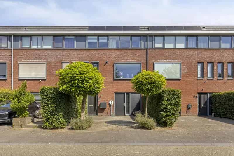 Ruime Drive In woning Raperbeek 8 met Studio en Diepe Tuin