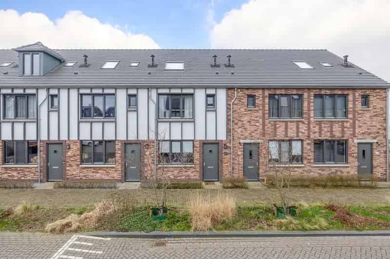 5 Kamer Eengezinswoning Park Triangel Gasloos Aardwarmte Zonnepanelen