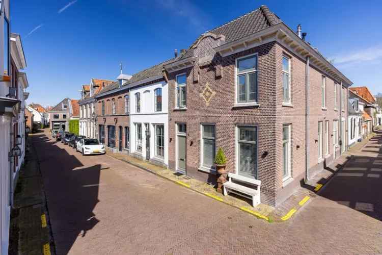 Huis te koop Naarden Vesting: 5 slaapkamers, 3 badkamers, 212m²