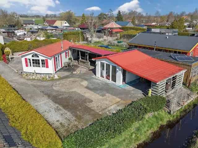 Chalet te koop: Ruime chalet met jacuzzi en schuur