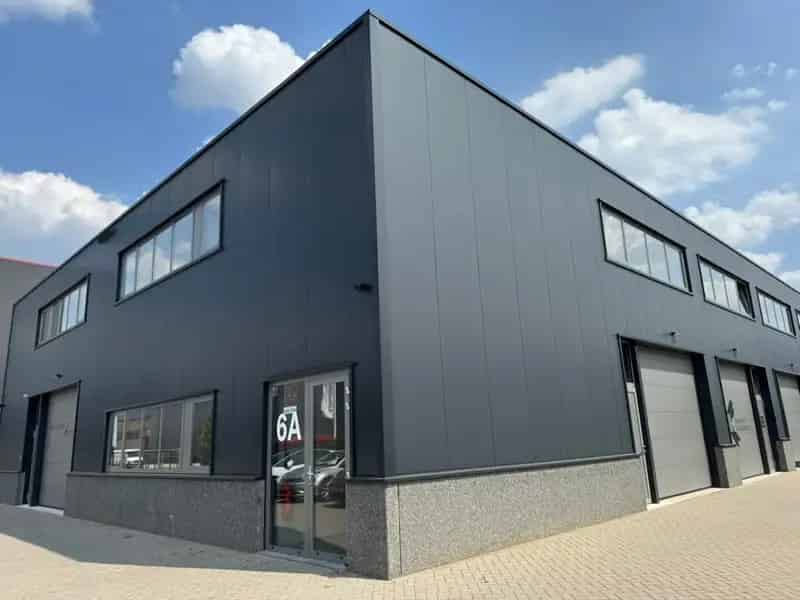 Bedrijfshal te huur Beek en Donk  108m² begane grond 120m² kantoor